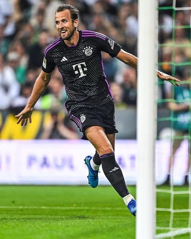 罗纳尔迪尼奥与亨利一起观看了掘金对阵凯尔特人的比赛