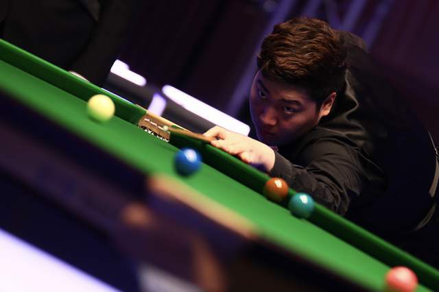 束手无策 束手无策